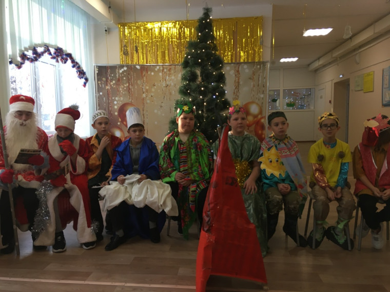 Праздничное новогоднее представление "12 месяцев".